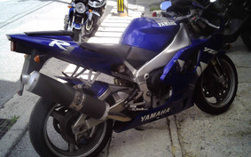 YAMAHA YZF-R1 2000 RN01