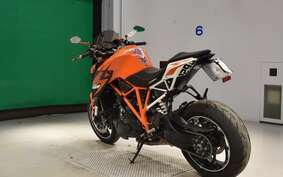 KTM 1290 SUPER DUKE R 2015 V3940