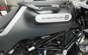 HUSQVARNA SVARTPILEN 250