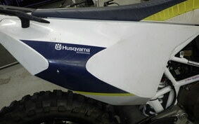 HUSQVARNA 701ED 2018 UEV4