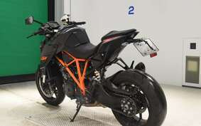 KTM 1290 SUPER DUKE R 2015 V3940