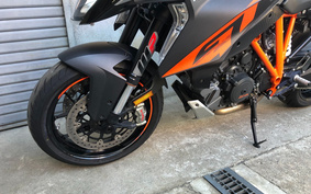 KTM 1290 SUPER DUKE GT 2018 V6940