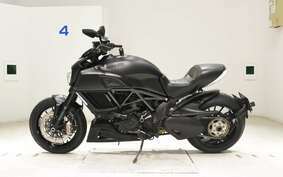 DUCATI DIAVEL 2015