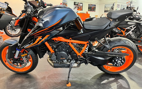 KTM 1290 SUPER DUKE R 2023 V3940