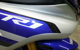 YAMAHA YZF-R1 2016