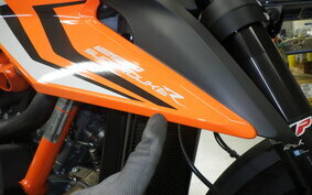 KTM 1290 SUPER DUKE R 2023 V3940