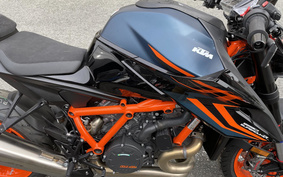 KTM 1290 SUPER DUKE R 2024 V3940