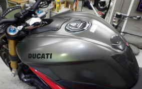 DUCATI STREETFIGHTER S 2013