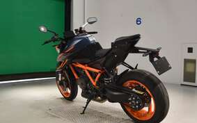 KTM 1290 SUPER DUKE R 2022 V3940