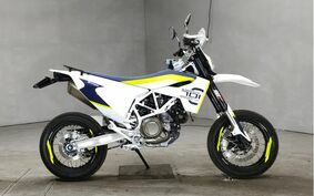 HUSQVARNA  701スーパーモト USV4