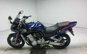 YAMAHA FZS1000 FAZER 2003 RN06