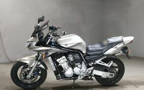 YAMAHA FZ FAZER FEATHER 2004 RN06