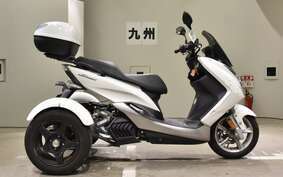 YAMAHA S-MAX TRIKE SG27