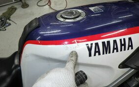 YAMAHA FZR250 2KR