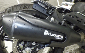 HUSQVARNA SVARTPILEN 250